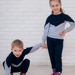 Приобретайте детский джемпер для мальчиков и девочек сине-серого цвета пошит из мягкого хлопкового трикотажа…