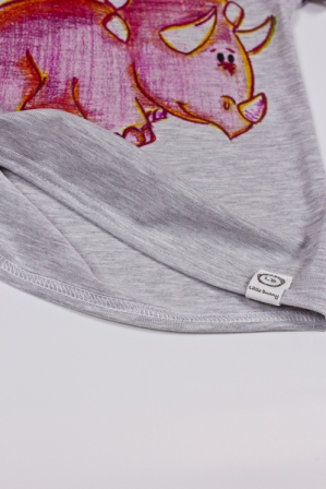 Бирка производителя Little Bunny гарантия качества футболки для детей