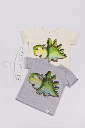 Купить серого или молочного цвета детскую футболку с аппликацией динозавра