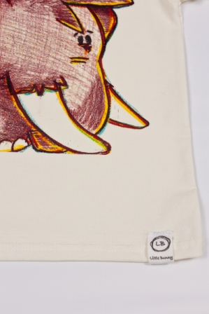 Термо-аппликавция Мамонта на детской футболке молочного цвета